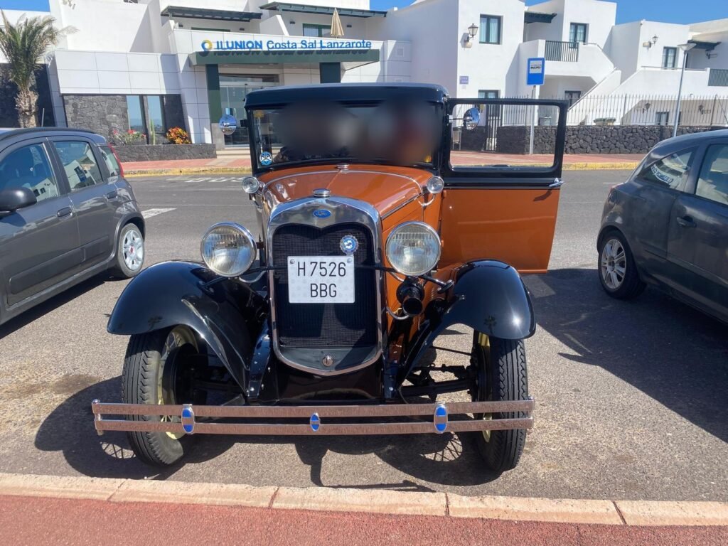 Front of Santi with the door open, Costa Teguise