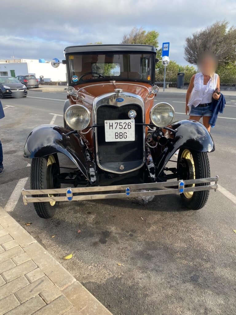 Santi front-on, chrome bumper and Ford badge